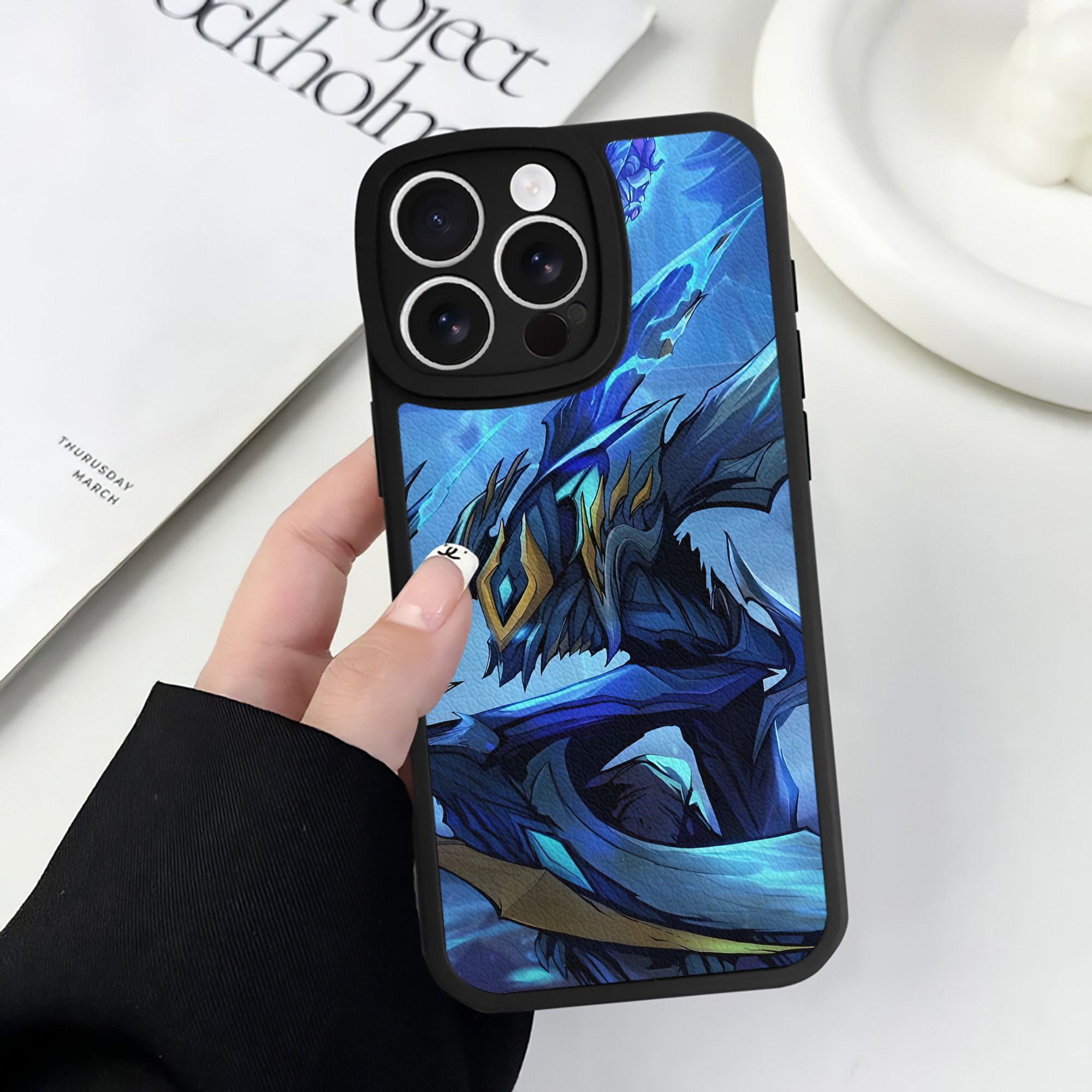 リーグ・オブ・レジェンド League of Legends LOL 【iPhone 16シリーズ対応】シリコンスマホケース（レザー調） 材質：シリコン
